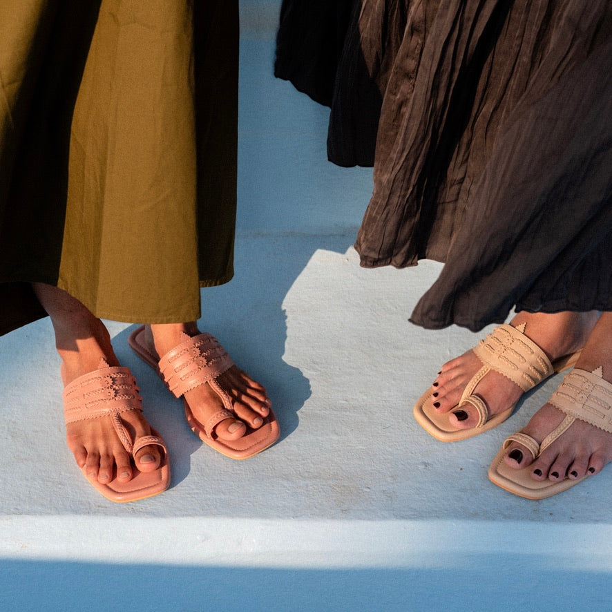 Mitti Cream Square Flats