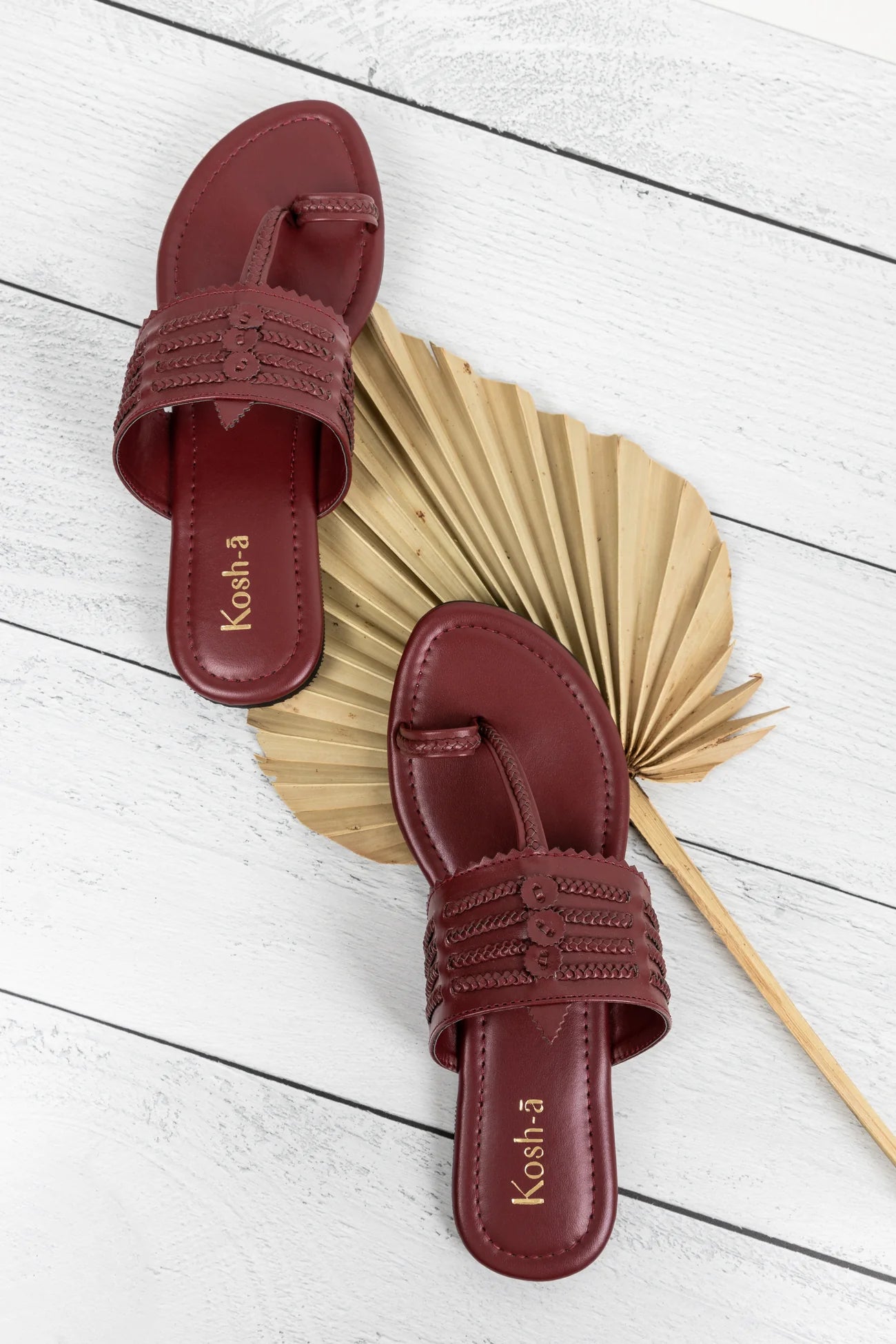 Suede Daily Wear Maroon Ladies Flat Sandals at Rs 100/pair in New Delhi |  ID: 2852134320055